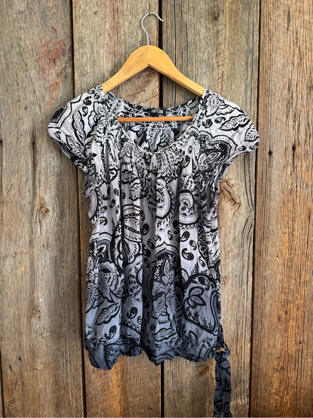 Apt. 9 Black and White Paisley Cap Sleeve Blouse